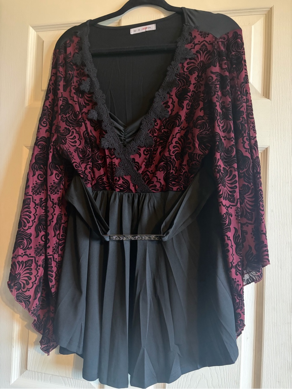 Rosegal Black and Burgundy Lace Bell Sleeve Tunic - Picture 3 of 6